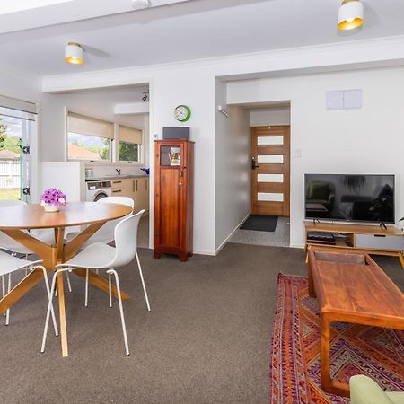 2 Bedroom Home Away From Home Near Cbd & Private Parking 해밀턴 외부 사진
