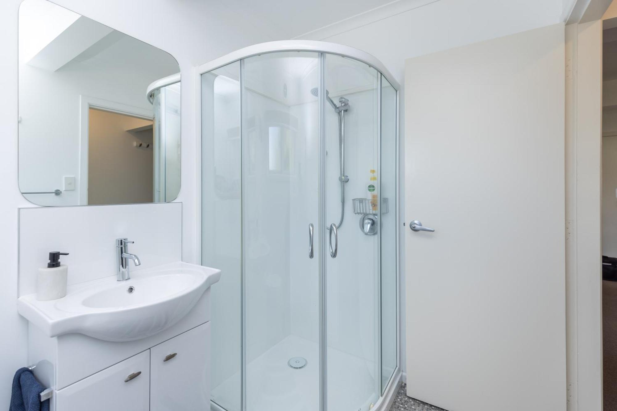 2 Bedroom Home Away From Home Near Cbd & Private Parking 해밀턴 외부 사진